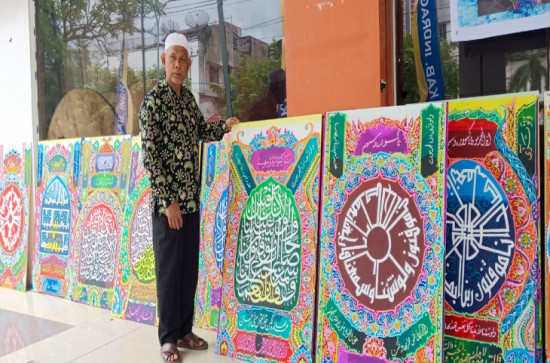 Khat Hiasan Mashaf dan Naskah dari Kafilah MTQ Kampar Luar Biasa. 