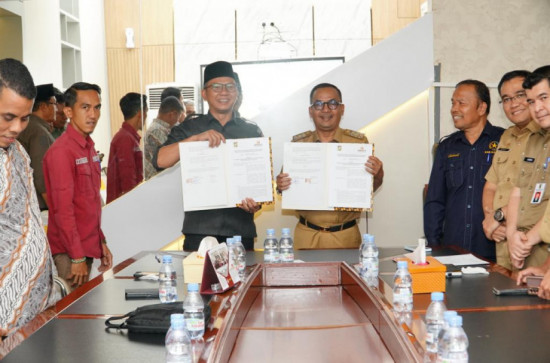 Bentuk Komitmen Sambut Pemilu 2024, Pj Bupati Kampar Tandatangani NPHD Bersama KPU Dan Bawaslu.