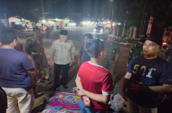 Satpol PP Dinsos dan PPA Kampar Tertibkan Pengemis dan Gelandangan di Bangkinang Kota. 