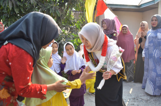 Bedah Paud Pada Gempur Paud Kab. Kampar, drg. Yusi Firdaus : Tempat Belajar Yang Aman Ciptakan Kenyamanan dan Menyenangkan Bagi Anak Paud Dalam Belajar. 