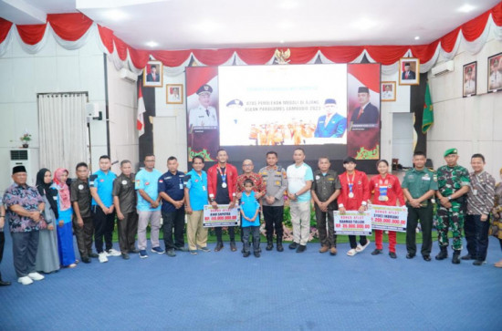Atlet NPC Kampar Sumbang 21 Mendali Untuk Indonesia, Pj Bupati Kampar Serahkan Bonus.