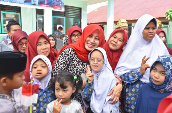 Resmikan Rumah Batik Tulis ABK SLB Negeri Bangkinang, drg Yusi Prastiningsih Kagum Melihat Kemampuan Anak - Anak. 
