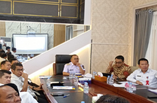 Kadiskes Riau Bersama Pj.Bupati Kampar Lakukan Pertemuan Terkait Kampar Menuju UHC 