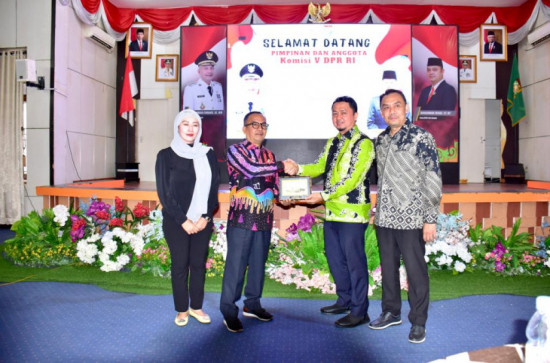 Kunjungan Kerja Spesifik DPR RI Komisi V, Pj Bupati Kampar Berharap Program Strategis Nasional Candi Muara Takus Dapat Terealisasikan.