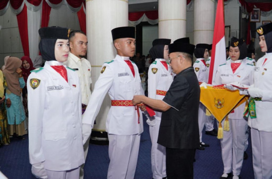 Kukuhkan 30 Paskibraka Tahun 2023, Pj. Bupati Kampar : Kibarkan Sang Merah Putih Dengan Penuh Rasa Tanggung Jawab dan Penuh Khidmat. 