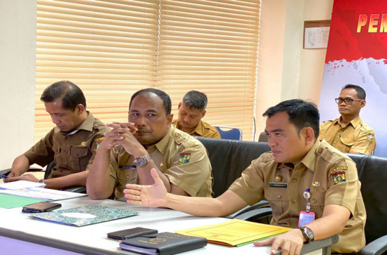 Rakor Inflasi Menjelang Hari Raya Idul Fitri, Asisten II Suhermi: Pemkab Kampar Selalu Menjaga Kestabilan Harga dengan melakukan Pasar Murah Bersubsidi di setiap Kecamatan. 