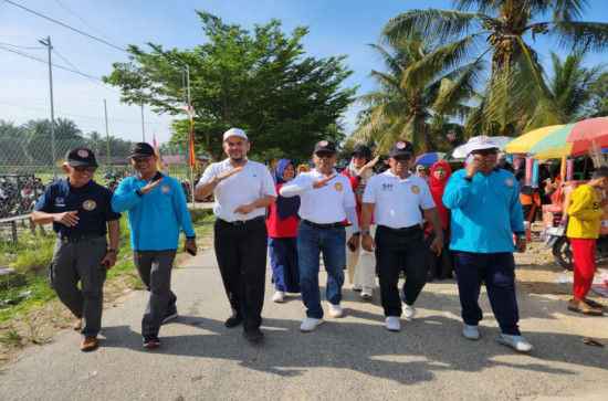 Semarak HUT PGRI  dan HGN ke 78, Readel fitri Lepas Jalan Santai Berhadiah di Kecamatan Tambang. 