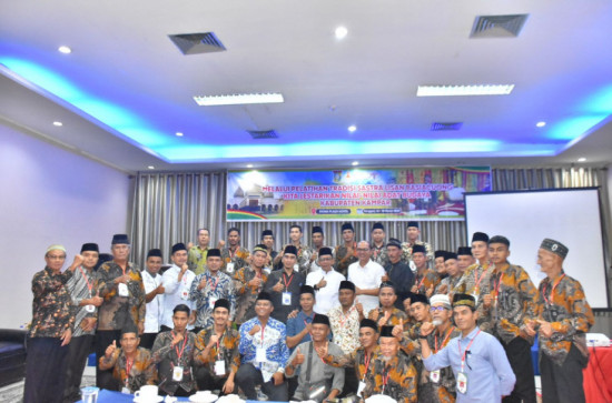 Plt. Sekda Kampar Tutup Pelatihan Tradisional Sastra Lisan Basiacuong 