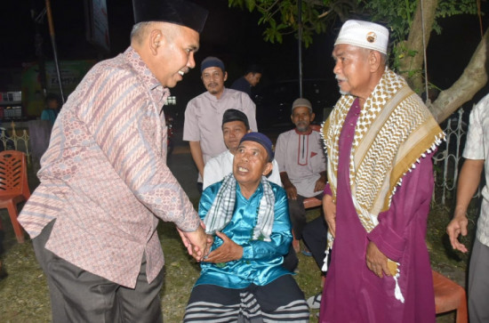 Sebelum Hadiri Tabliq Akbar, Pj Bupati Kampar Sempatkan Yasinan dan Do'a di Rumah Almh Murniati