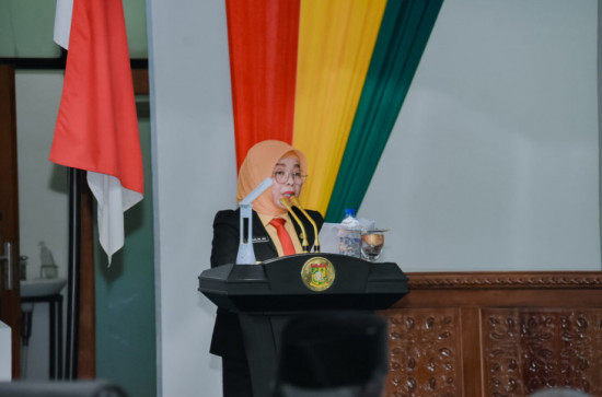 Hadiri Rapat Paripurna, Pj Sekda Kampar Sampaikan Jawaban Atas Pandangan Umum Fraksi Terhadap Ranperda Perubahan Tahun Anggaran 2023.
