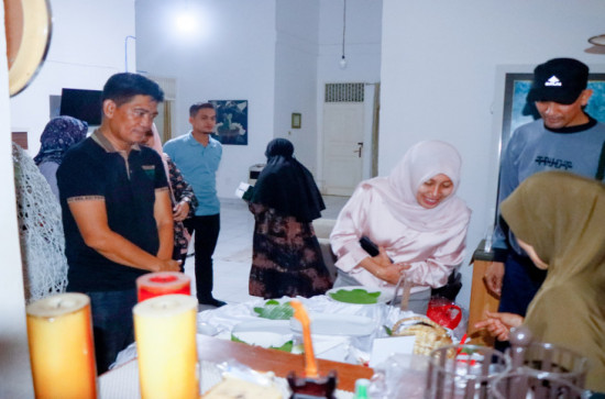 Menjelang Lomba Cipta Menu B2SA Tingkat Provinsi Riau, Ketua TP PKK drg Yusi Firdaus Tinjau Persiapan Peserta. 