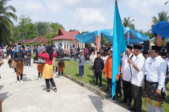 Sambut Ramadhan Dengan Gembira dan Suka Cita, Pj Bupati Kampar Dr. Kamsol Lepas Pawai Ta'aruf Desa Alam Panjang 