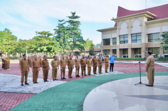 Pimpin Apel Pagi Ir. Suhermi Apresiasi Atas Kehadiran THL. 