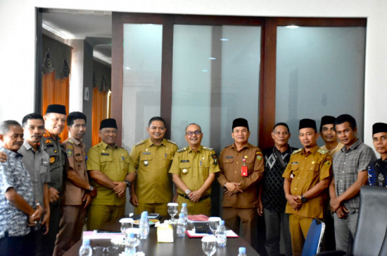 Sangketa Lahan Perusahan dengan masyarakat, Pj Bupati Kampar Sambut Audiensi dari 3 Perwakilan Desa Kecamatan Siak Hulu.