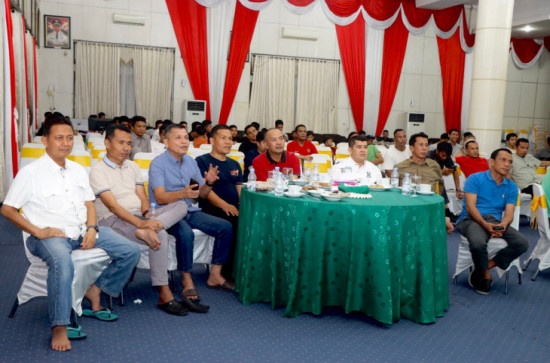 Bersama Forkopimda dan Masyarakat, Pj Bupati Kampar Nonton Bareng Indonesia Vs Argentina. 