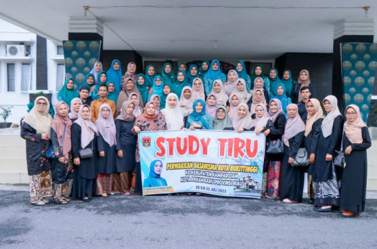 Sharing Program dan Informasi terkait Dasa Wisma, Ketua TP PKK Kabupaten Kampar Sambut Kunjungan Ketua TP PKK Kota Bukittinggi.