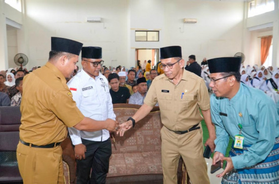 Wisuda Tahfidz I Markaz Tahfidz Mu’alimin, Plt Sekda Kampar ; Dengan Alqur’an Kita Ciptakan Generasi yang Qur’ani dan berakhlak Mulia. 