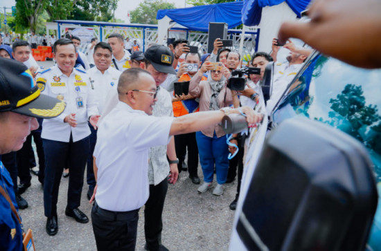 Bus Damri Bangkinang - Bandara SSK II Kembali Beroperasi, Pj Bupati Kampar Langsung Launching. 