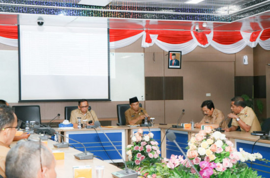 Pimpin Rapat Sambut Ramadhan 1444 H , Ini Pesan Plt Sekda Kampar. 