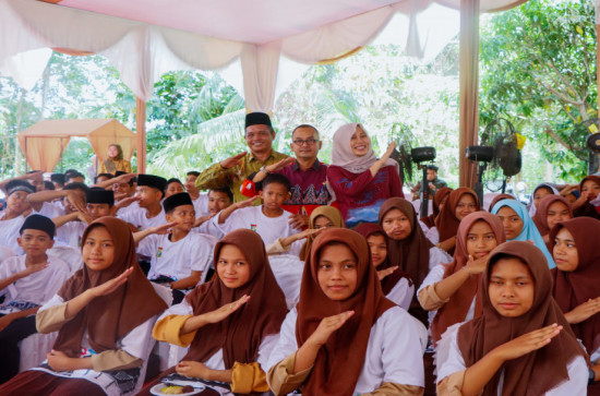 Milad ke 54, Pj Bupati Kampar Muhammad Firdaus SE.MM Rayakan Bersama Anak Panti Asuhan. 