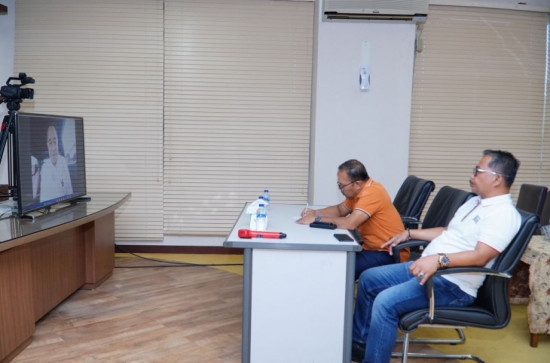 Rakor Evaluasi Pelaksanaan Gerakan Pembagian 10 Juta Bendera Merah Putih Tahun 2023, Mahadi : Kampar telah mulai Serahkan Bendera Merah Putih Kepada Masyarakat. 