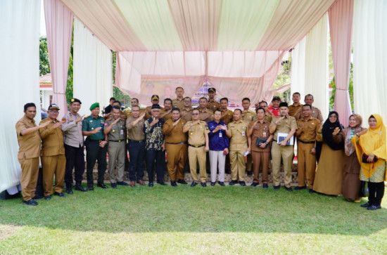 Pj Bupati Kampar Blusukan Dengarkan Langsung Keluh Kesah Masyarakat ke Wilayah Kecamatan Tapung.