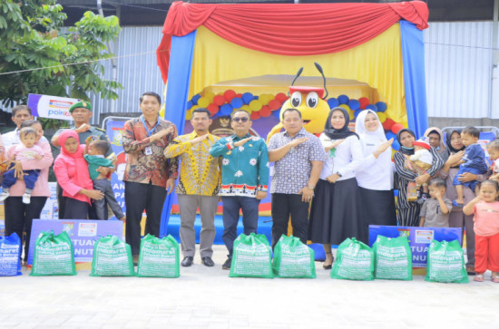 Serahkan Paket Nutrisi Dari PT. Indomarco Bagi Balita Penderita Stunting, Firdaus Berharap Akan Semakin Banyak Perusahaan Yang Bersedia Menjadi 