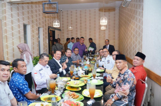 Usai Dilantik Sebagai Pj Bupati Kampar, Muhammad Firdaus Terima Ucapan Selamat dari Ribuan Masyarakat, Syukuran dan Makan Bersama. 