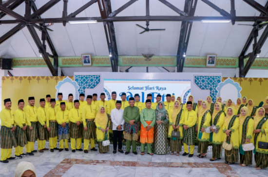 Lebaran Kedua, Pj Bupati Kampar Hadiri Open House di Kediaman Gubernur dan Forkopimda Riau. 