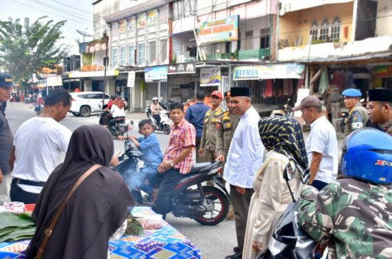 Dihari Pertama 1 Ramadhan, Pj Bupati Kampar Tinjau Pasar Bangkinang Kota . 