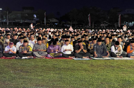 Ikuti Shalat Subuh Berjamaah dan doa bersama Bersama Plt Gubri dan Forkopimda Riau, Firdaus ;  Semoga Pemilu Berjalan Aman dan lancar, Khususnya di Kabupaten Kampar.