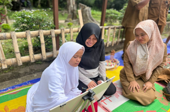 Bawa Murid SLB Negeri Bangkinang ke Rumah Lontiok Pulau Belimbing, drg. Yusi Firdaus, MM : Jangan Buat Mereka Merasa Berbeda dan Merasa Dibedakan. 