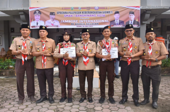 Lepas Siswa/Siswi Ikuti Jambore Internasional Pramuka Di Korea Selatan, Pj. Bupati Kampar : Kabupaten Kampar Patut Berbangga Mampu Harumkan Indonesia Dikancah Internasional. 