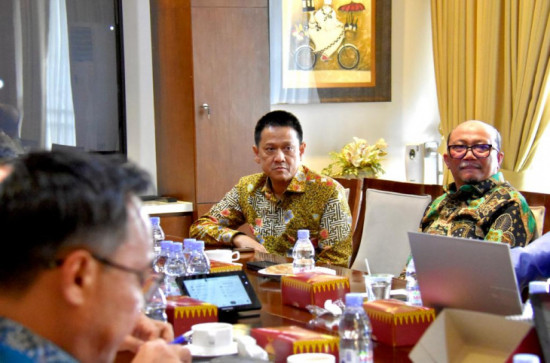 Ikuti Rapat Persiapan Pileg Dan Pilpres Bersama Sekda Provinsi Riau, Sekda Kampar Hambali Siap Amankan Pemilu 2024 Dengan Aman dan Kondusif.