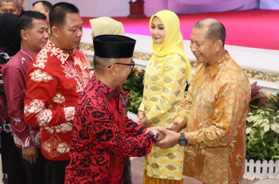 Hadiri Pisah Sambut Dandrem 031/ Wira Bima, Pj Bupati Kampar Berharap Kerja Sama dan Sinergitas Terus Terjalin. 