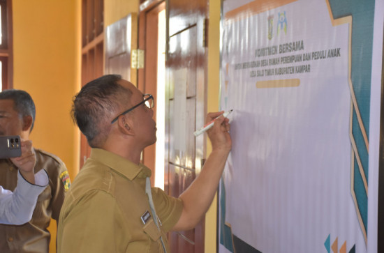 Tanda Tangani Komitmen Pada Launching Desa Ramah Perempuan dan Perlindungan Anak, Pemerintah Kabupaten Kampar Optimalkan Potensi Perempuan dan Anak Untuk Kemajuan Pembangunan. 