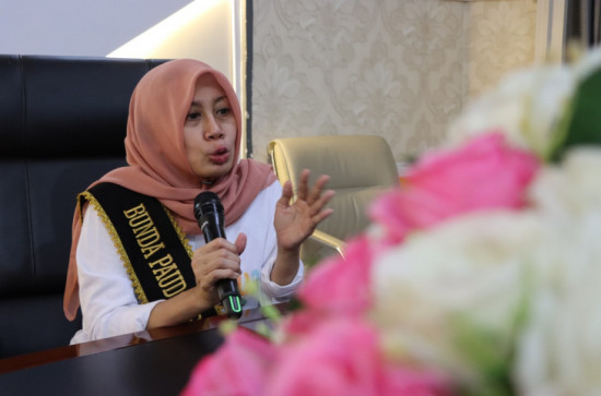 Bunda Paud Kab. Kampar Lakukan Podcast Perdana Bersama Radio Swasta Nasional Setelah Rebut Wiyata Dharma Madya Pada Apresiasi Bunda Paud Tingkat Nasional. 