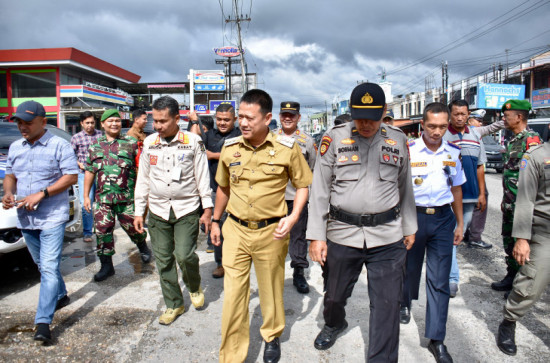 Pj Bupati Kampar Tinjau Posko Keamanan Nataru 2024