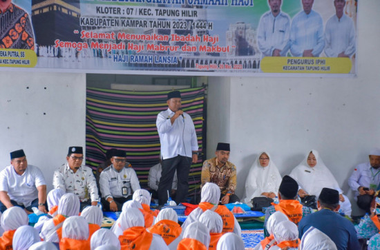 Lepas  Sebanyak 171 Orang JCH Kecamatan Tapung Hilir, Staf Ahli Yusri ; Perbanyak Ibadah, Jaga Kondisi Kesehatan, Semoga Mendapatkan Predikat Haji yang Mabrur