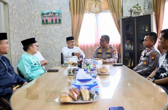 Pererat Sinergitas, Pj Bupati Kampar Silaturahmi ke Kediaman Kapolres Kampar.