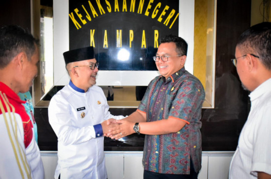 Kejari Kampar Sambut Hangat Kunjungan Pj Bupati Kampar Muhammad Firdaus. 