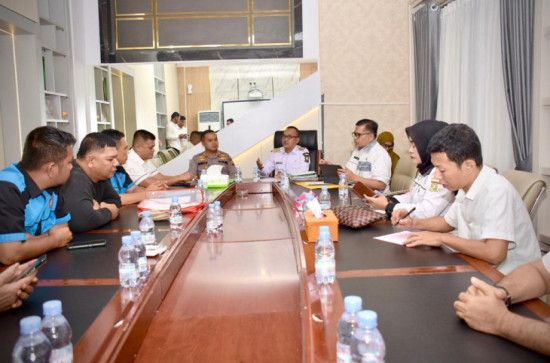 Dua Kubu Kepengurusan FSPTI Kampar, Pj Bupati Kampar Minta Tetap Jaga Kondusifitas Jasa Angkutan di Kampar. 