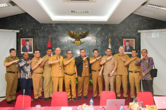 Kembali Penjabat Bupati Kampar, sampaikan laporan triwulan II pelaksanaan tugas Penjabat Bupati Kampar ke Kementerian Dalam Negeri RI. 