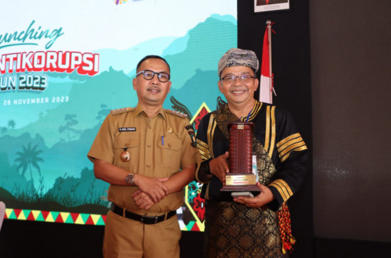 Mampu bersaing, Kampar Kembali Raih Prestasi Tingkat Nasional Desa Antikorupsi dari KPK RI, Pj Bupati Kampar ;  Sebagai Desa Percontohan Ini harus dipertahankan di Sebarluaskan ke Desa lain di Kampar dan Provinsi Riau. 
