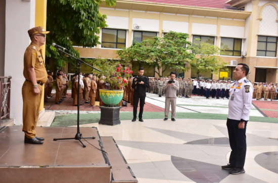 Perdana Jadi Pembina Apel Gabungan  Pj. Bupati Kampar Muhammad Firdaus SE.MM Tegaskan : Tingkatkan Disiplin Kerja, Profesional, Laksanakan Pekerjaan Sesuai Aturan. 