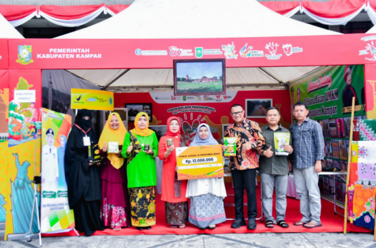 Hadiri Opening Ceremony dan Harvesting BBI Dan BBWI, Pj Sekda Kampar Berkat Kerja Sama UMKM Kampar “Kerupuk Lomang Balado” Juara III dalam Ajang Gernas BBI dan BBWI Provinsi Riau.