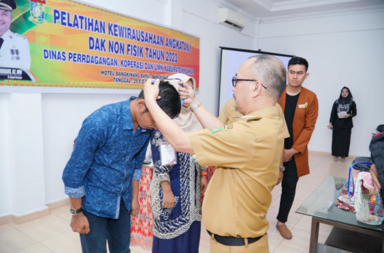 Dorong UMKM Naik Kelas, Pj Bupati Kampar Buka Secara Resmi Pelatihan Kewirausahaan Bagi Pelaku UMKM Kampar. 