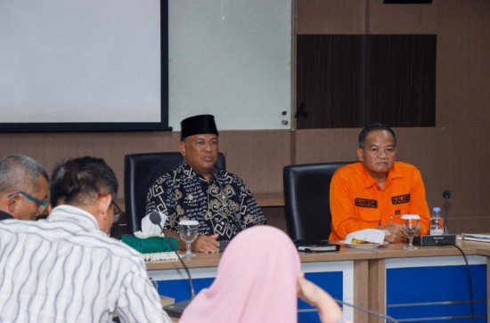 Gerak Cepat Tangani Darurat Bencana Banjir Dan Longsor, Insyaallah Besok Pemkab Kampar Serahkan Bantuan ke Seluruh Wilayah Kampar Terdampak Banjir. 