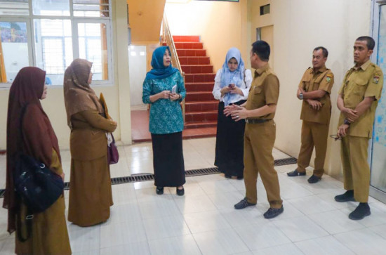 Ketua Umum Dekranasda Kampar Yusi Prastiningsih Sarankan Buka Gerai dan Gallery IKM, Hambali Nyatakan Insyaallah Siap Dalam Sebulan. 
