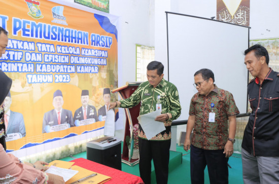 Dispersip Kabupaten Kampar Gelar Pemusnahan Arsip Inaktif Retensi 10 Tahun Kebawah pada Tiga Dinas Di Kabupaten Kampar. 